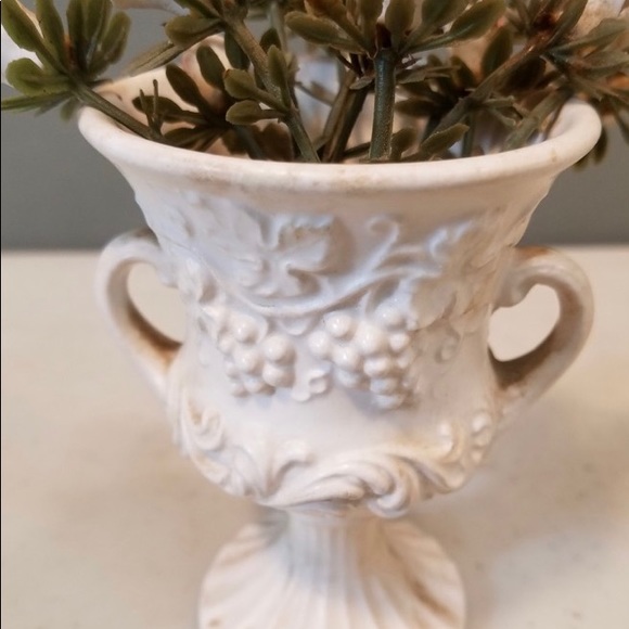 Vintage bouquet of ceramic flowers in a classical ceramic planter. - Picture 8 of 10